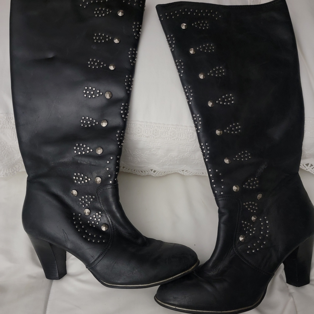 Elegant Black Studded Reba McEntire Dixie Leather Heeled Boots